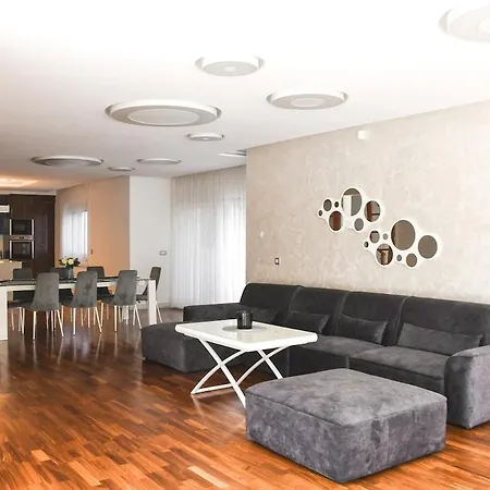Luxury Five *